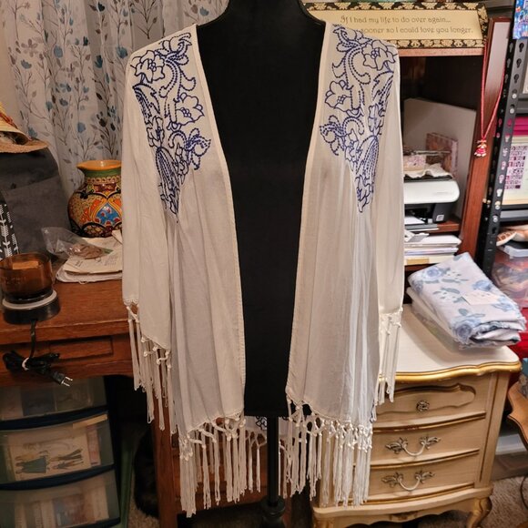 NWOT Lovely White with Blue Embroidery & Fringe Beach Cover-up by Entro Size M - Picture 1 of 5
